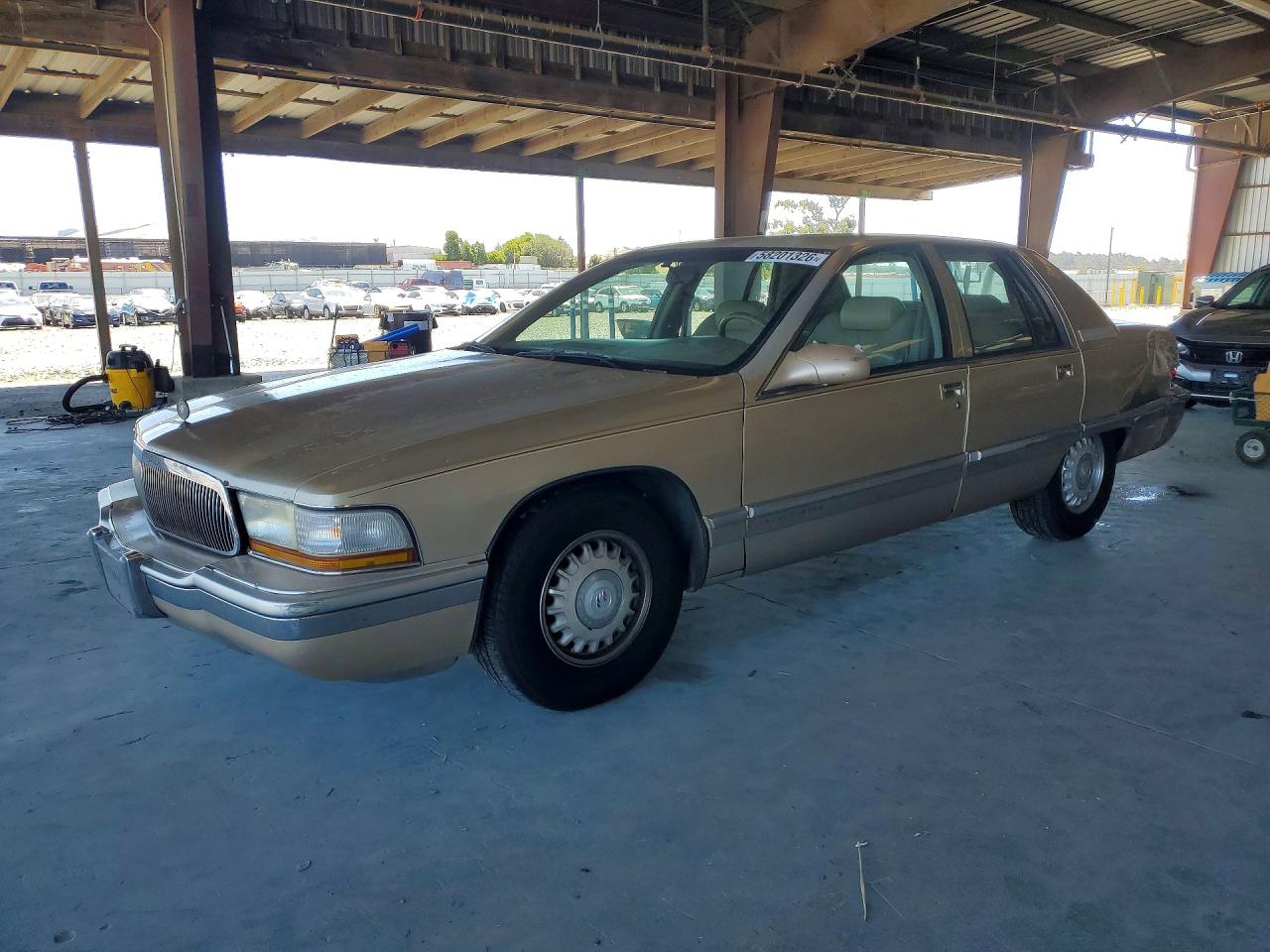 1996 Buick Roadmaster Collectors Edition, VIN 1G4BN52P8TR408257 — Side