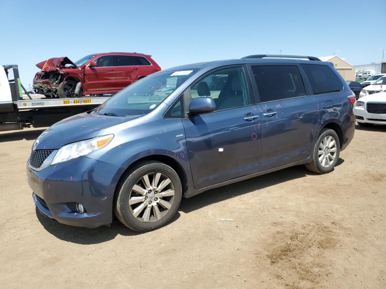 2017 Toyota Sienna XLE, VIN 5TDDZ3DC8HS168698 — Side