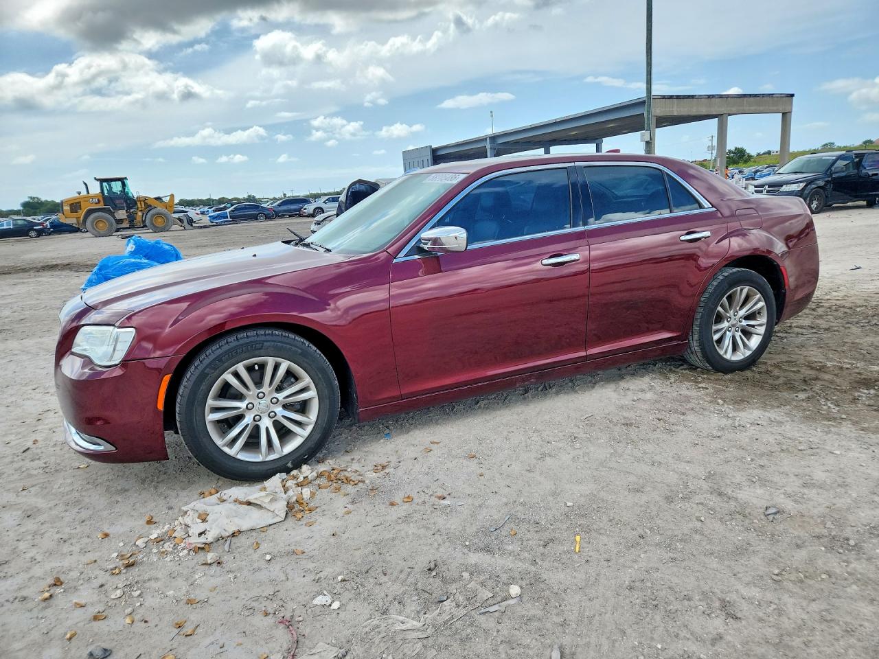 2016 Chrysler 300 C, VIN 2C3CCAEG3GH268695 — Minor dents and scratches