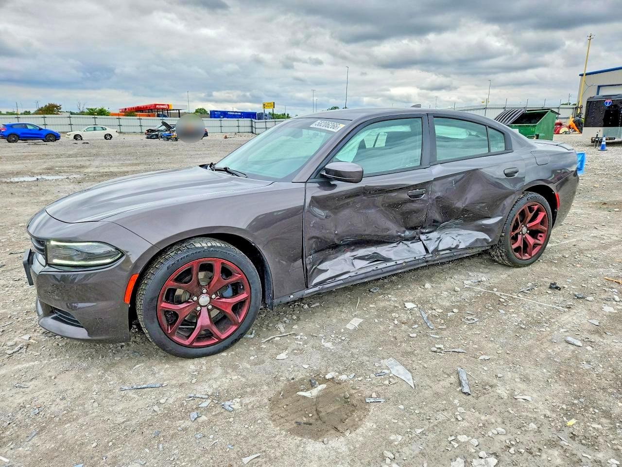 2015 Dodge Charger SXT, VIN 2C3CDXHG5FH916144 — Side