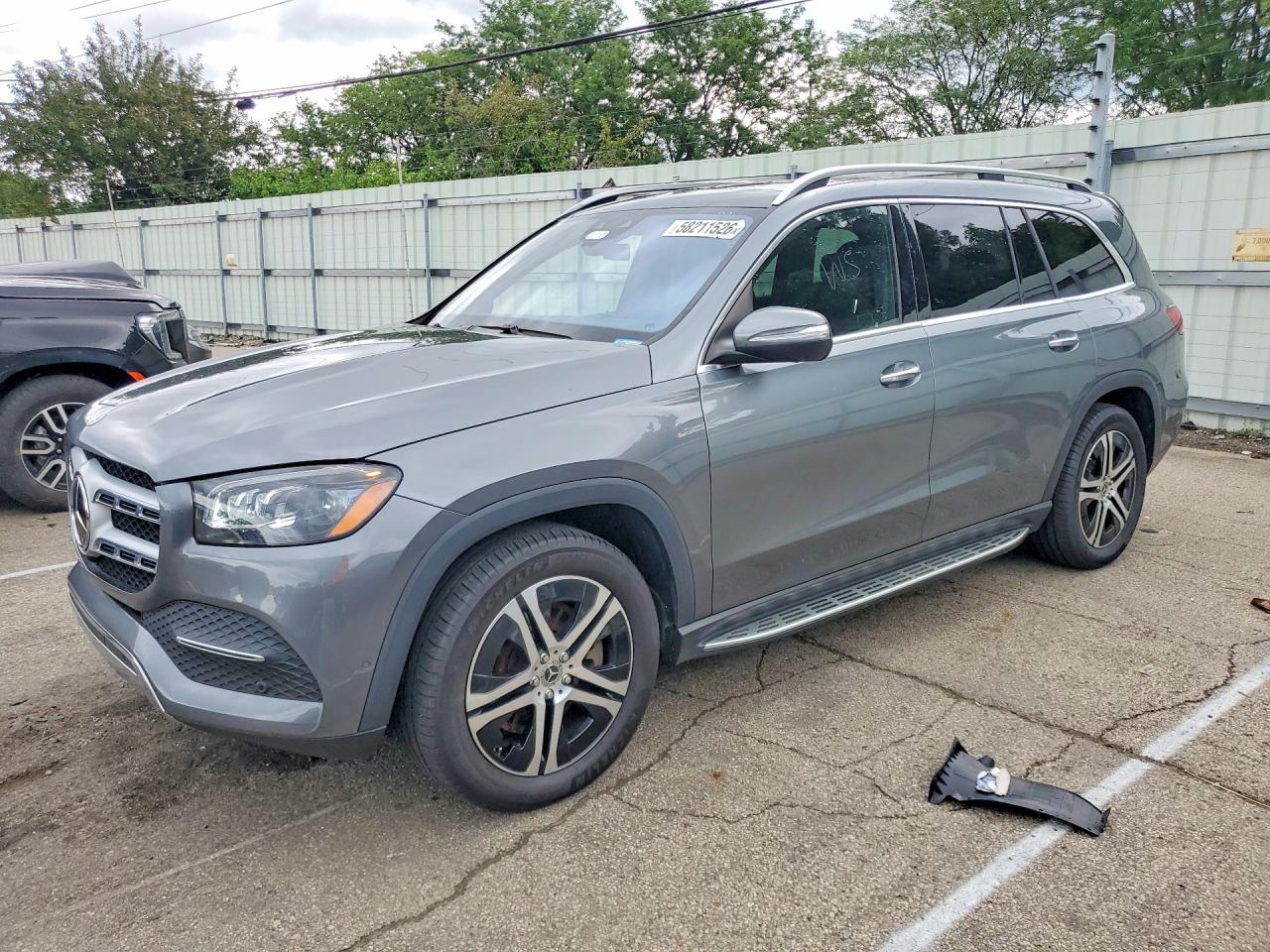 2022 Mercedes-Benz GLS 450, VIN 4JGFF5KE6NA610111 — Minor dents and scratches
