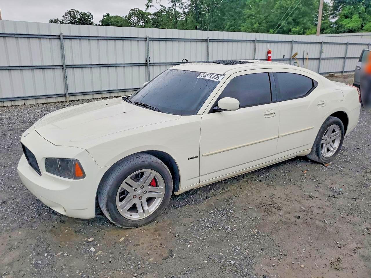 2007 Dodge Charger R/T, VIN 2B3KA53H77H686856 — Side