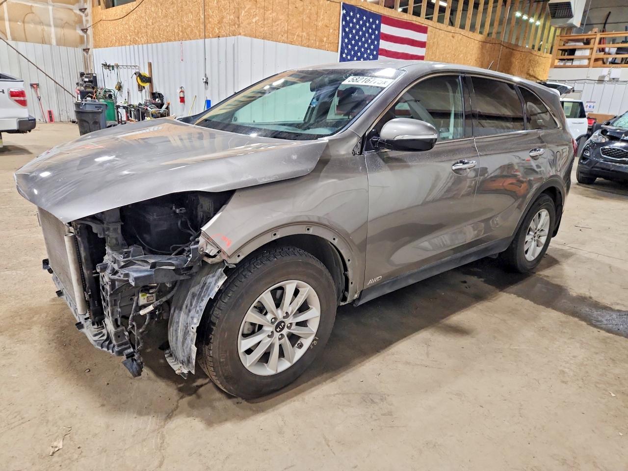 2019 Kia Sorento LX, VIN 5XYPGDA30KG534316 — Front end