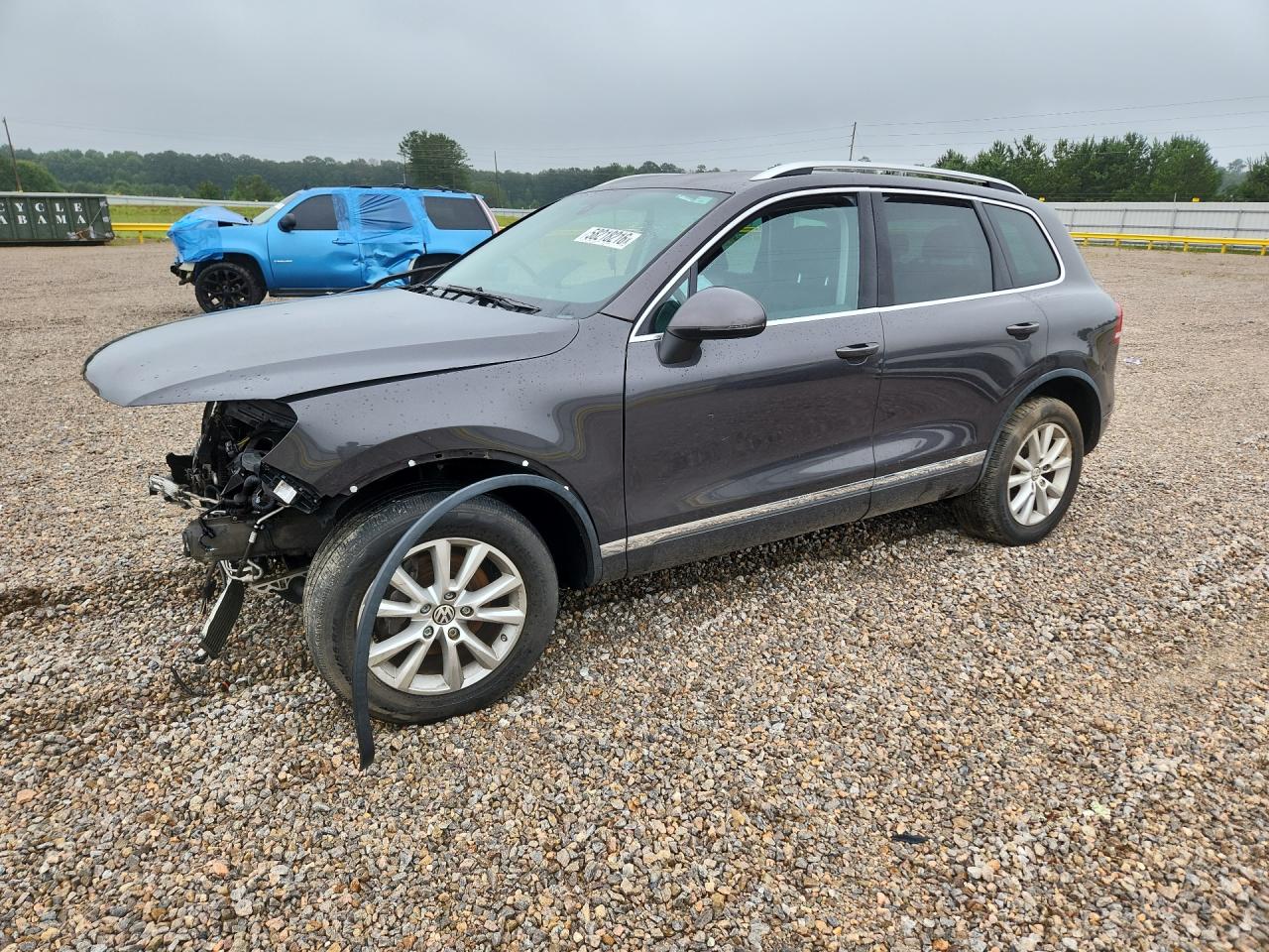 2013 Volkswagen Touareg Sport, VIN WVGEF9BPXDD001640 — Front end