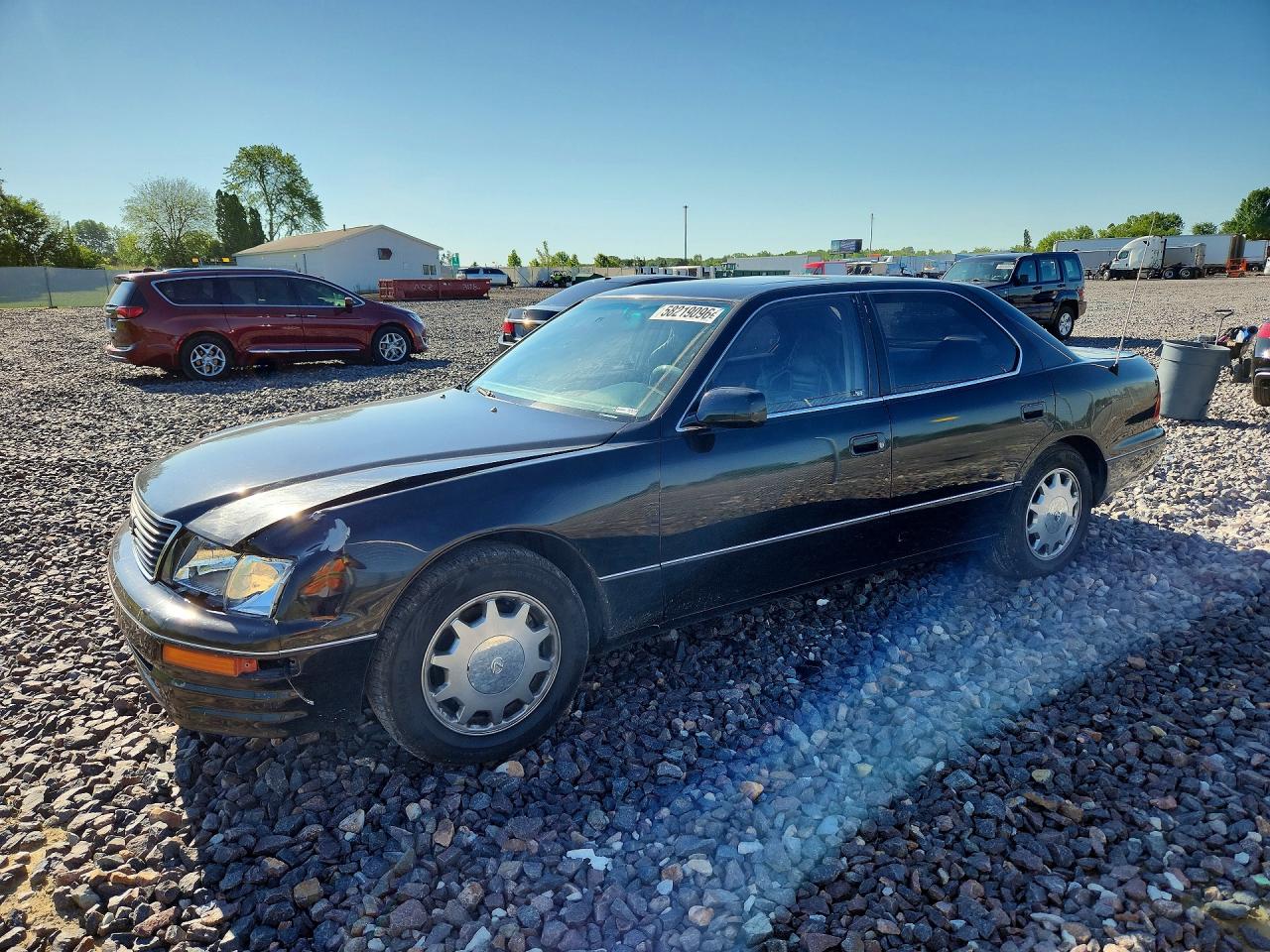 1995 Lexus LS 400, VIN JT8UF22EXS0022013 — Front end