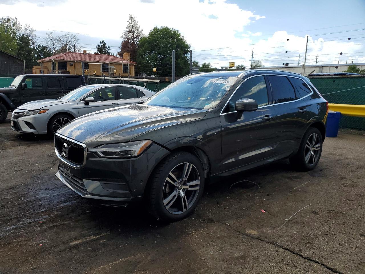 2018 Volvo XC60 Momentum, VIN LYV102RK8JB113297 — Stripped