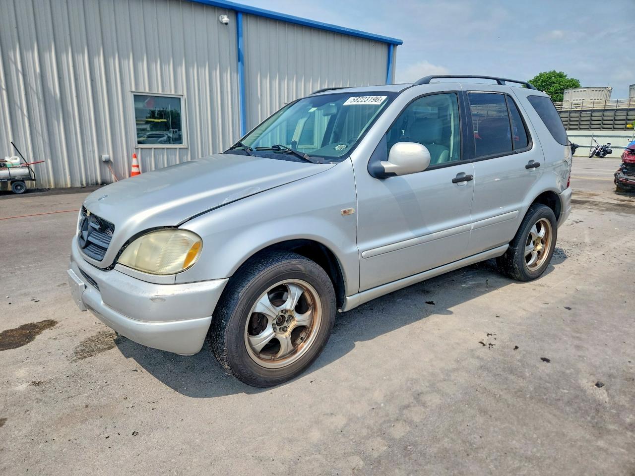 2001 Mercedes-Benz M 320/430/500, VIN 4JGAB54E01A257460 — Rear end
