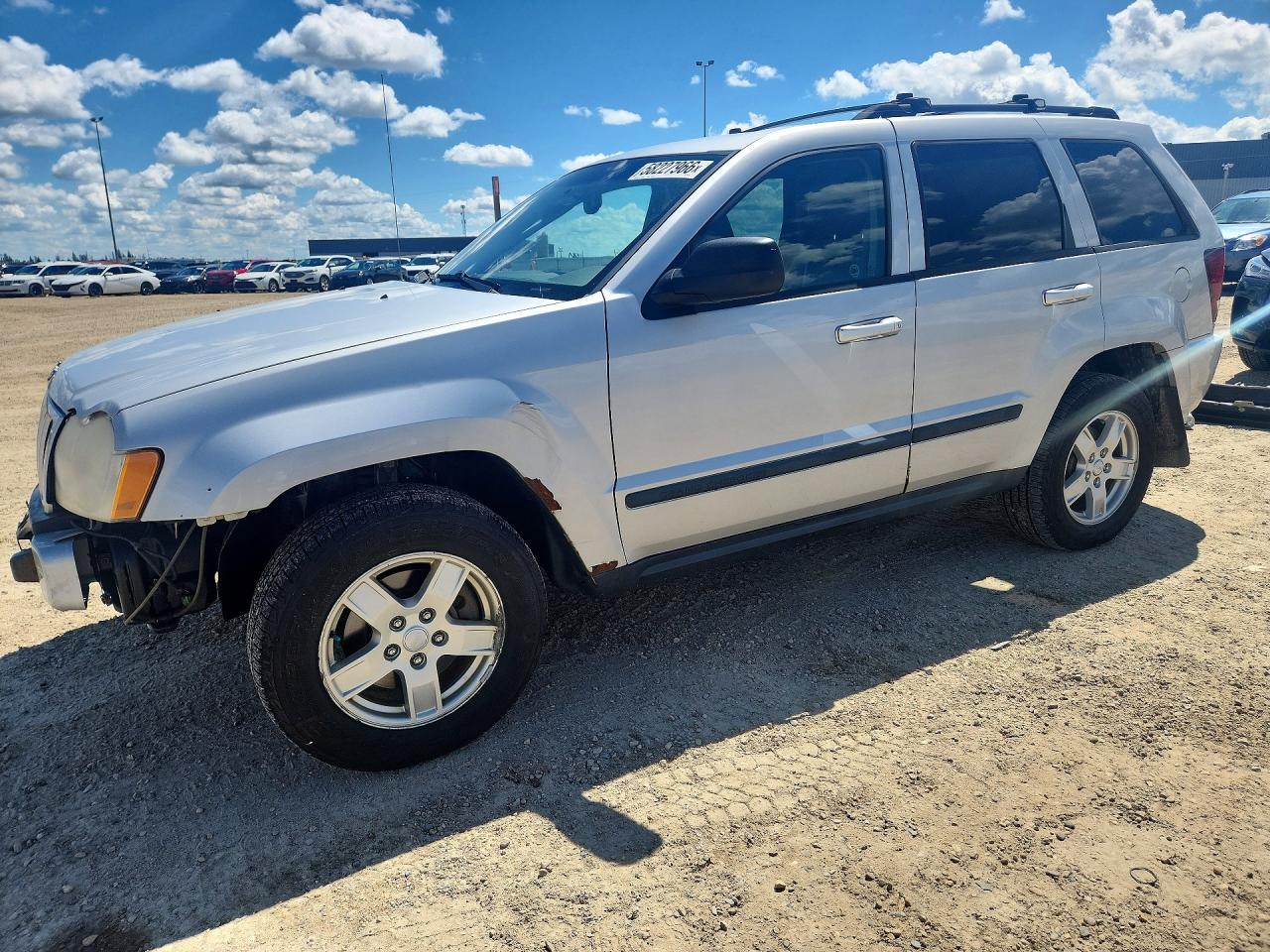 2007 Jeep Grand Cherokee Laredo, VIN 1J8GR48K17C557292 — Front end