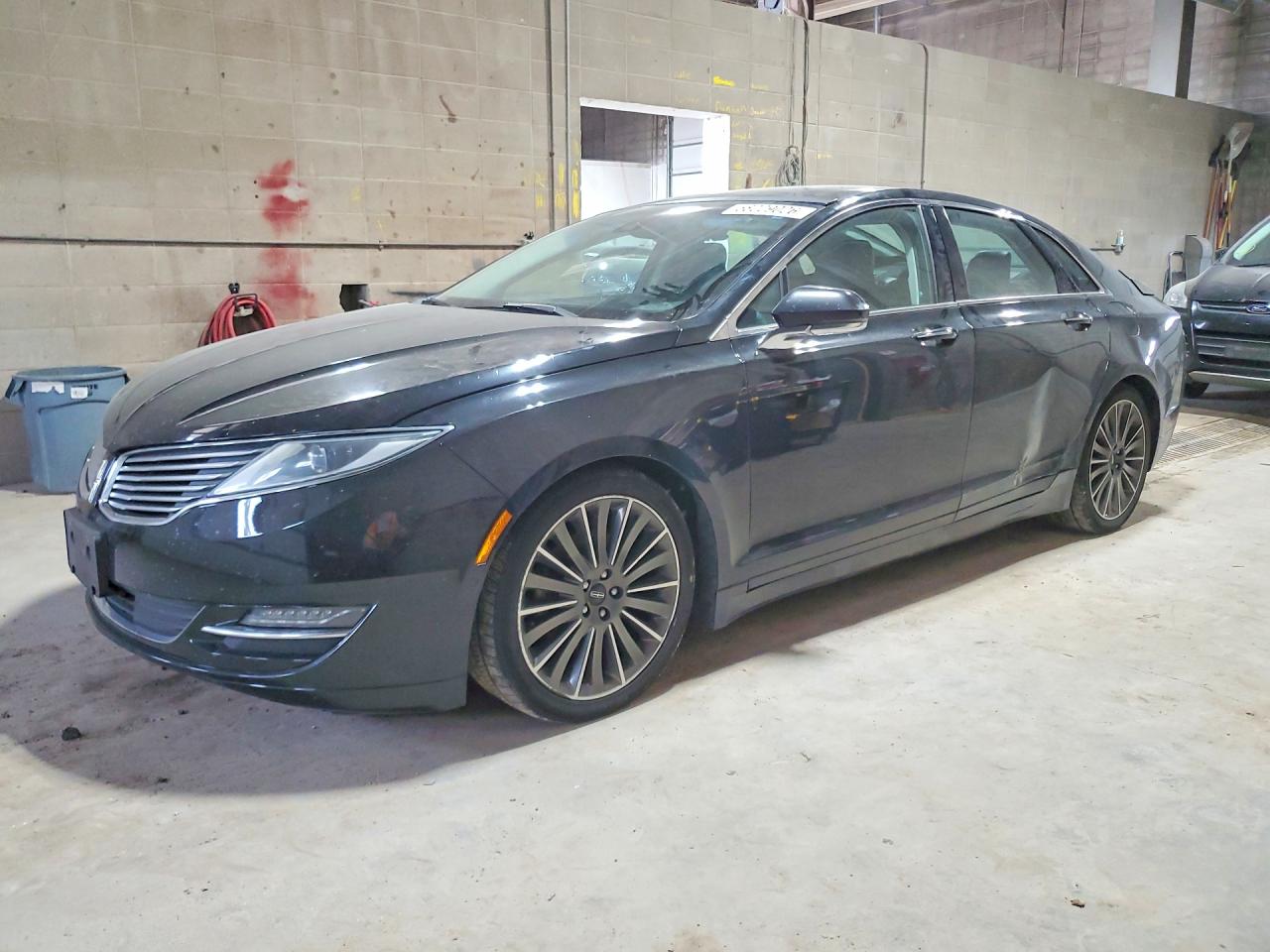 2016 Lincoln MKZ, VIN 3LN6L2JK7GR617205 — Днище