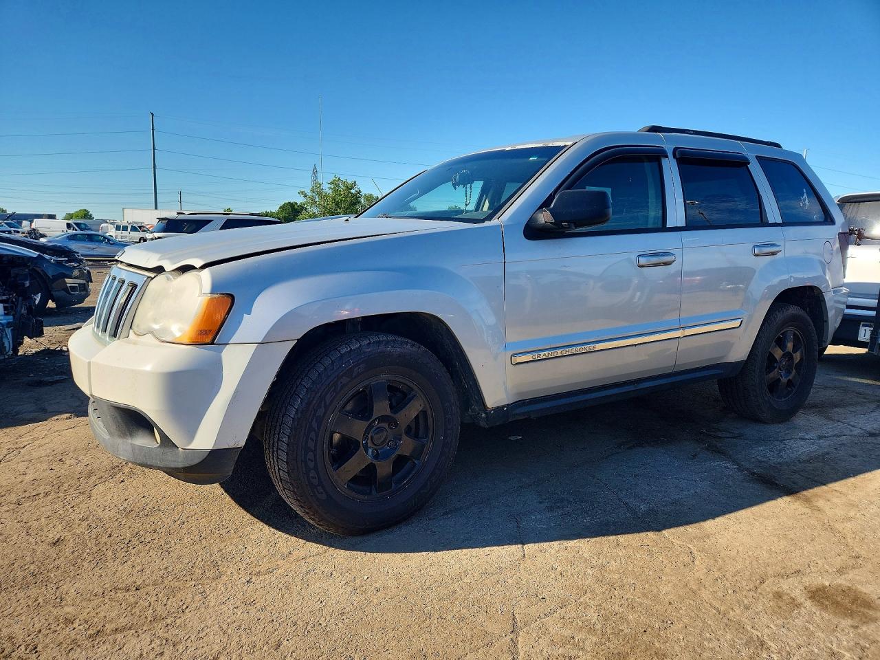 2010 Jeep Grand Cherokee Laredo, VIN 1J4PR4GK8AC127558 — Front end