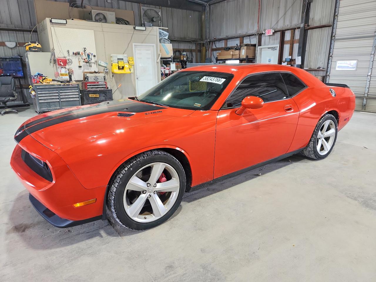 2009 Dodge Challenger SRT-8, VIN 2B3LJ74W49H524425 — Град