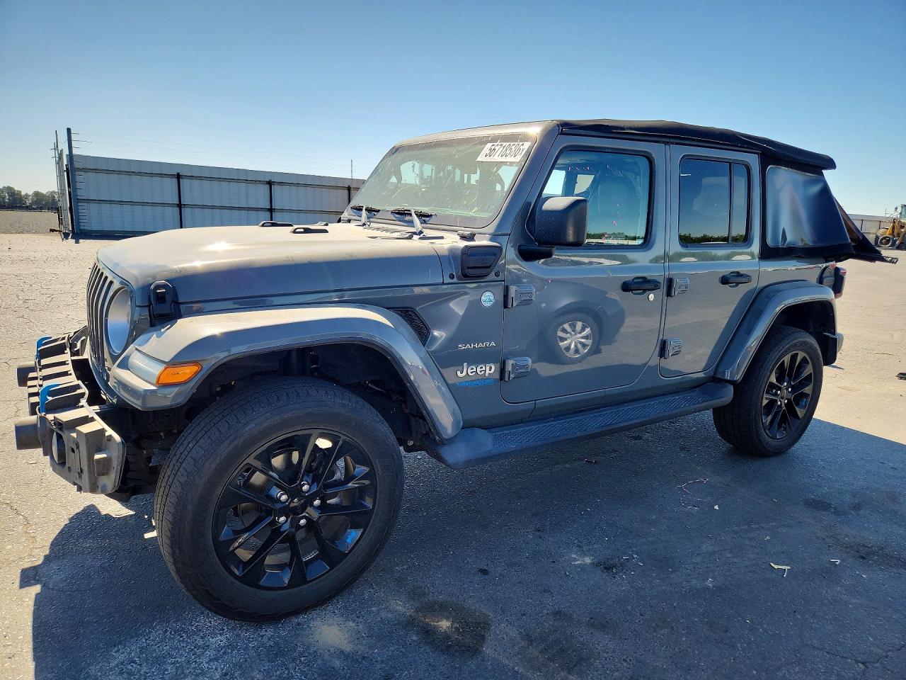 2022 Jeep Wrangler Unlimited Sahara, VIN 1C4JJXP66NW170730 — Side