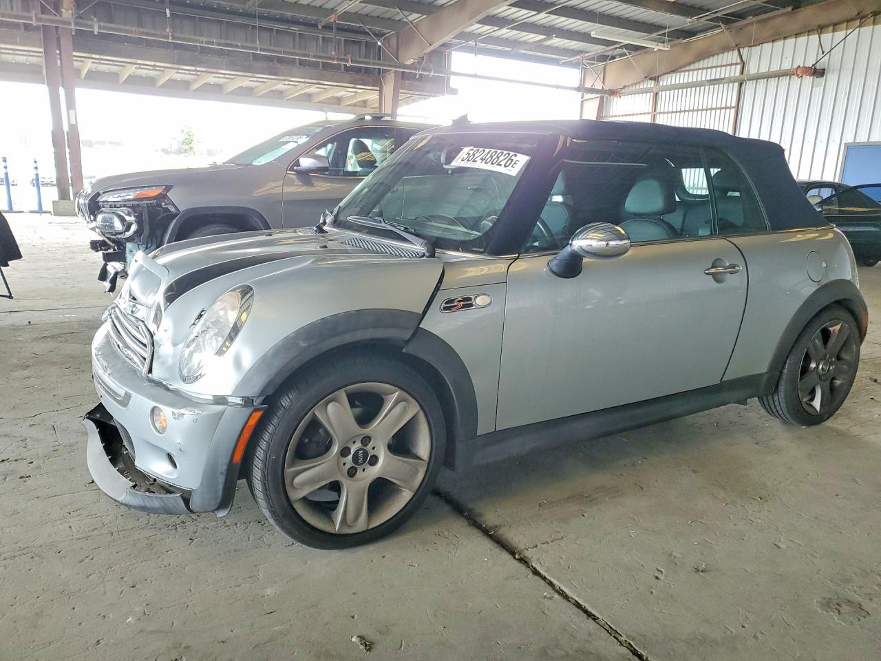 2005 MINI Convertible S, VIN WMWRH33475TK55148 — Перед