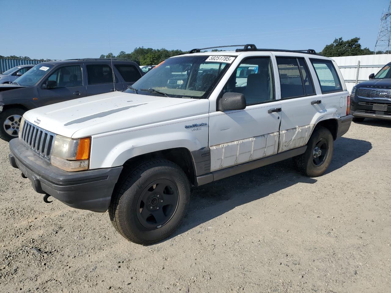 1993 Jeep Grand Cherokee Laredo, VIN 1J4GZ58Y0PC584429 — Rear end