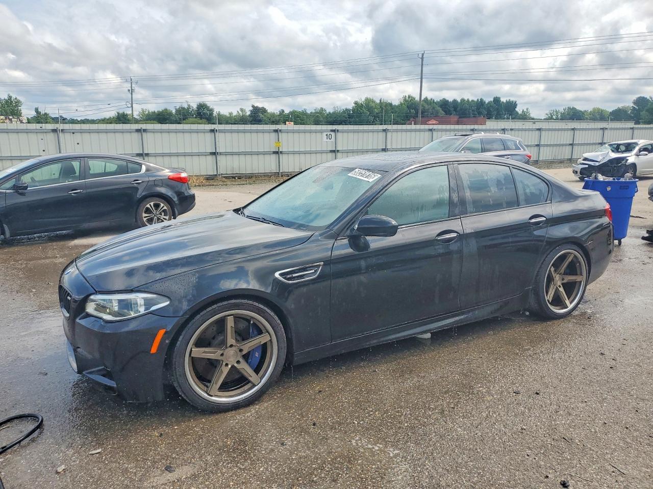 2015 BMW M5, VIN WBSFV9C50FD594784 — Мелкие вмятины и царапины