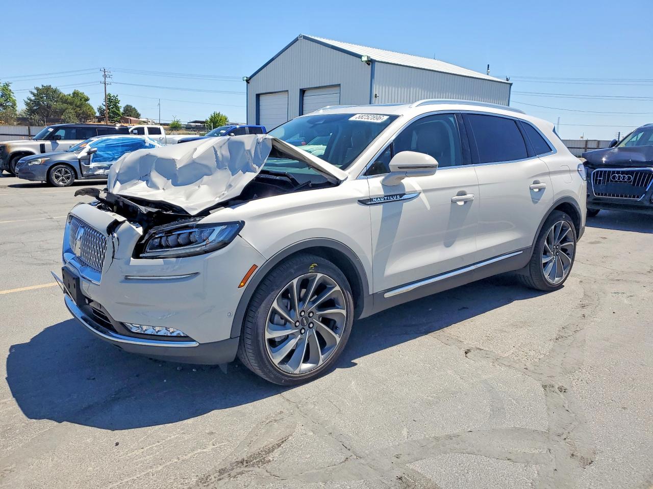2023 Lincoln Nautilus Reserve, VIN 2LMPJ8KP5PBL23246 — Front end