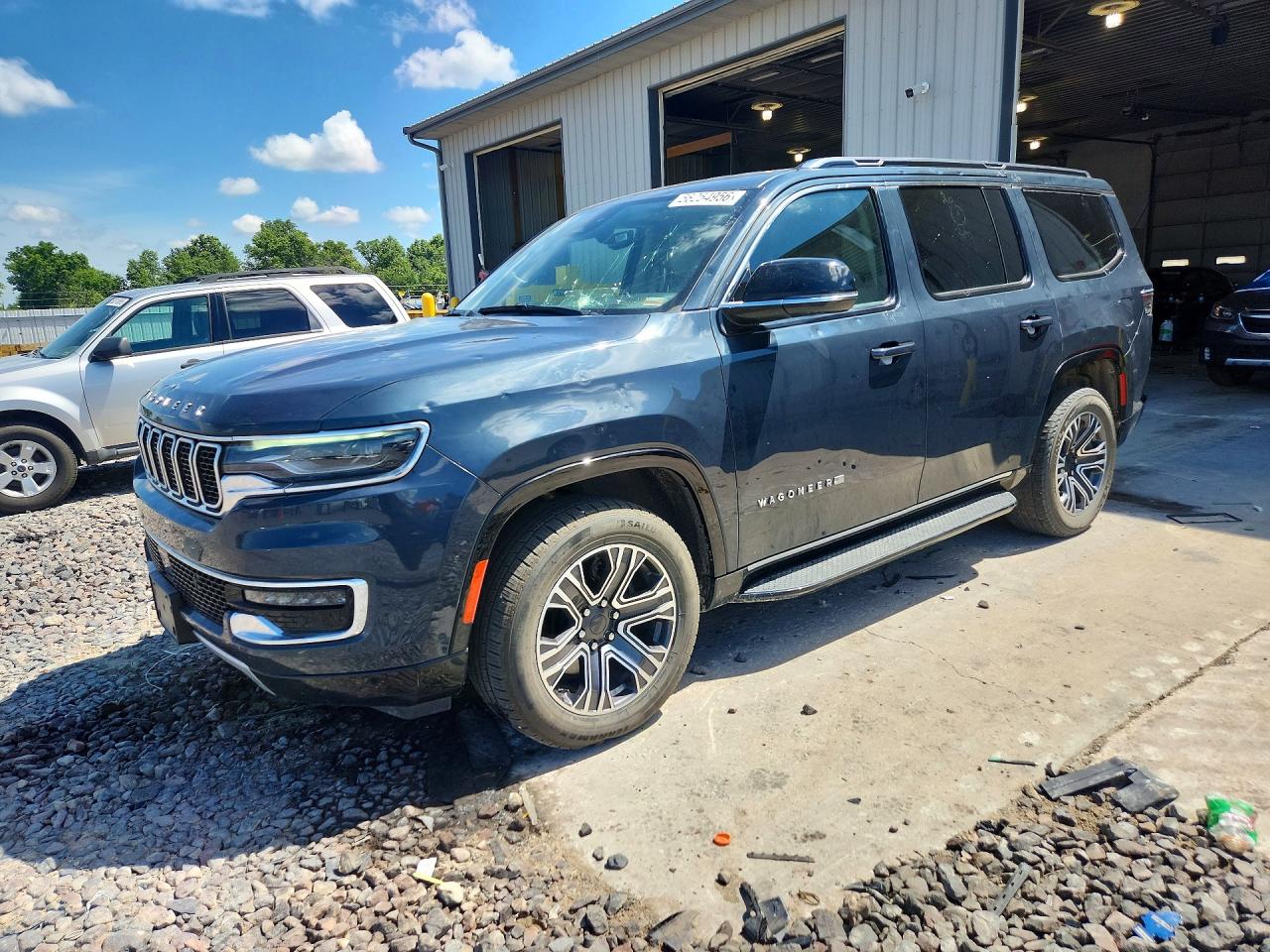 2024 Jeep Wagoneer Series II, VIN 1C4SJVBP1RS168373 — Град