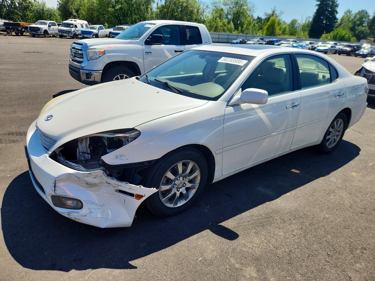 2004 Lexus ES 350, VIN JTHBA30G445017184 — Перед
