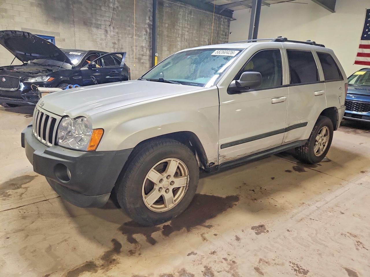 2007 Jeep Grand Cherokee Laredo, VIN 1J8GR48K77C576252 — Side