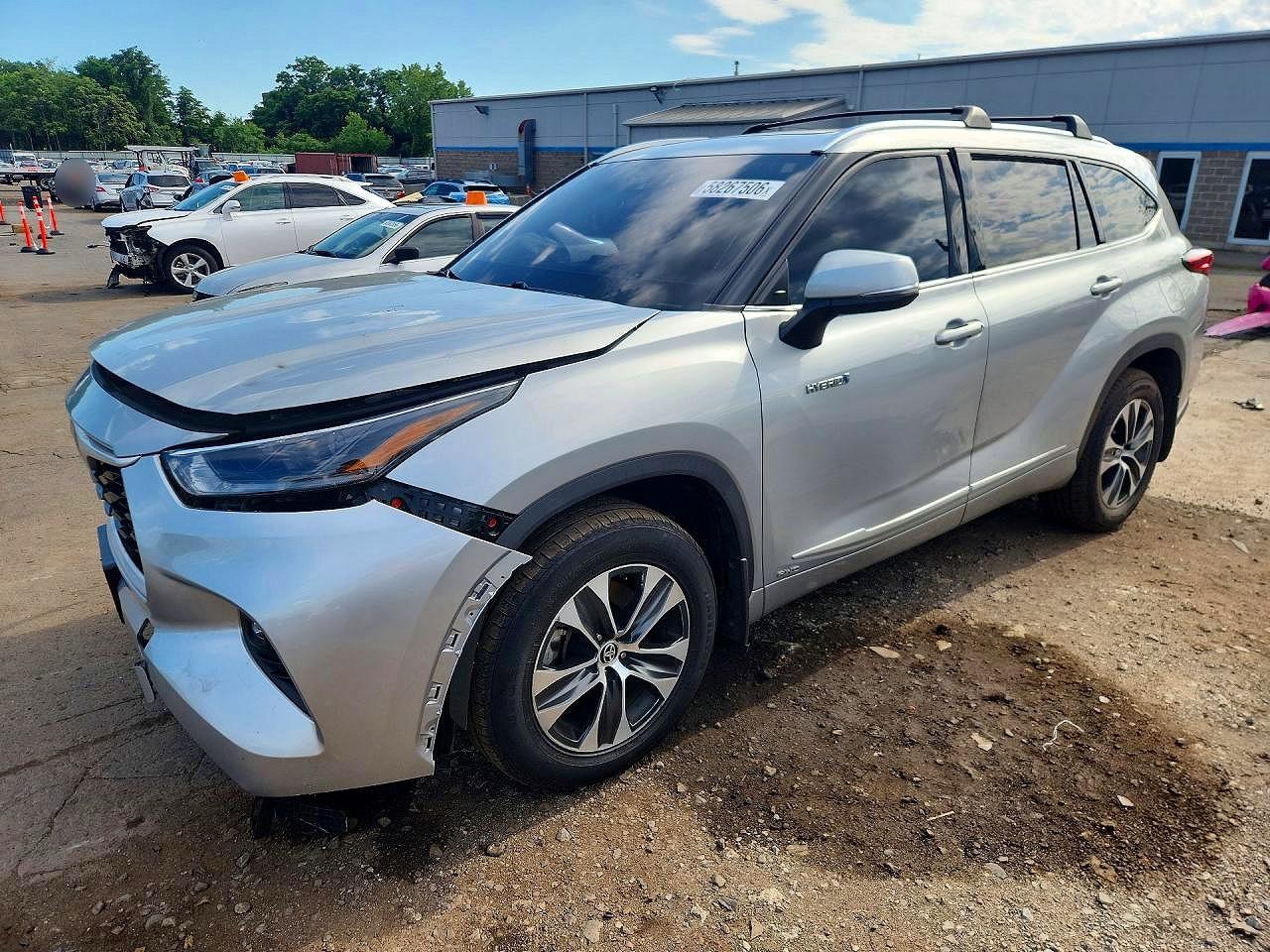 2021 Toyota Highlander Hybrid XLE, VIN 5TDGBRCH0MS519079 — Front end