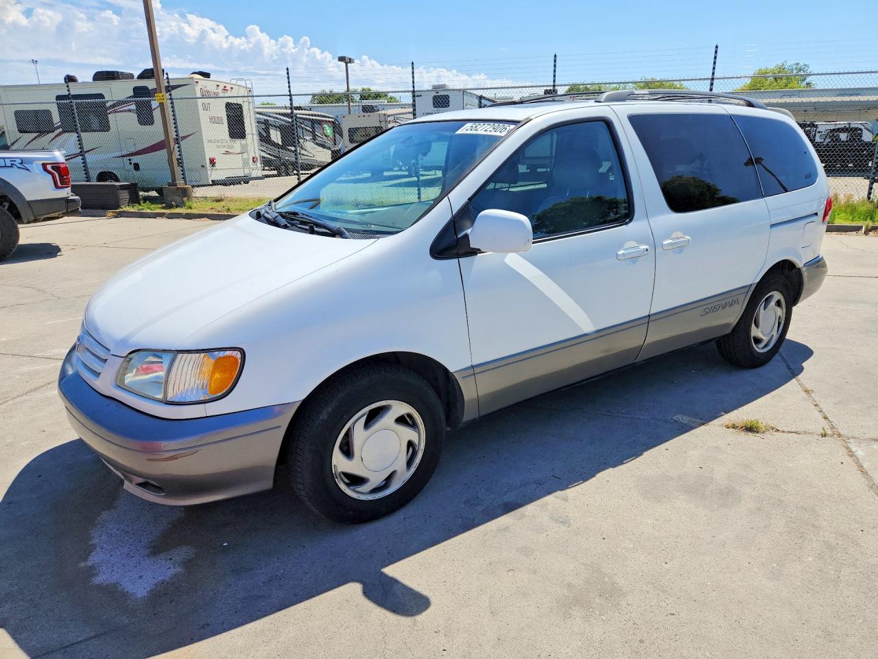 2001 Toyota Sienna LE, VIN 4T3ZF13C11U401734 — Minor dents and scratches