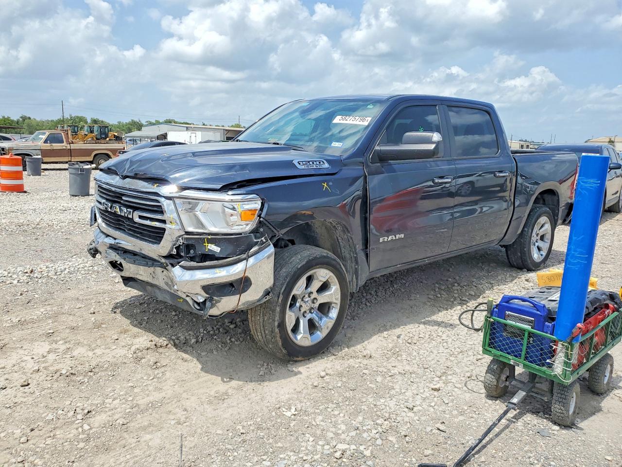 2019 Ram 1500 Big Horn, VIN 1C6SRFFT7KN644367 — Перед