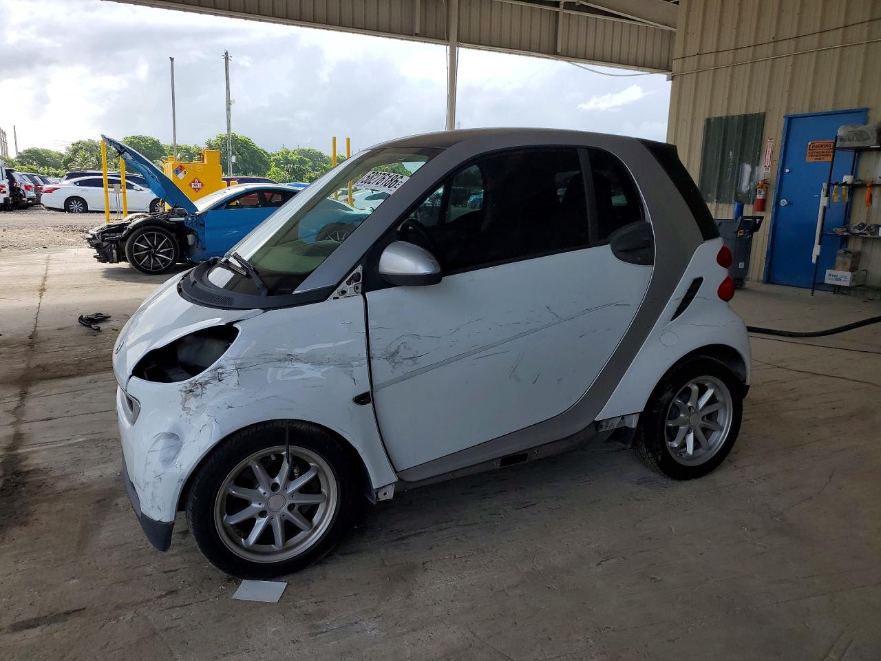 2009 Smart fortwo Pure, VIN WMEEJ31X89K250881 — Front end