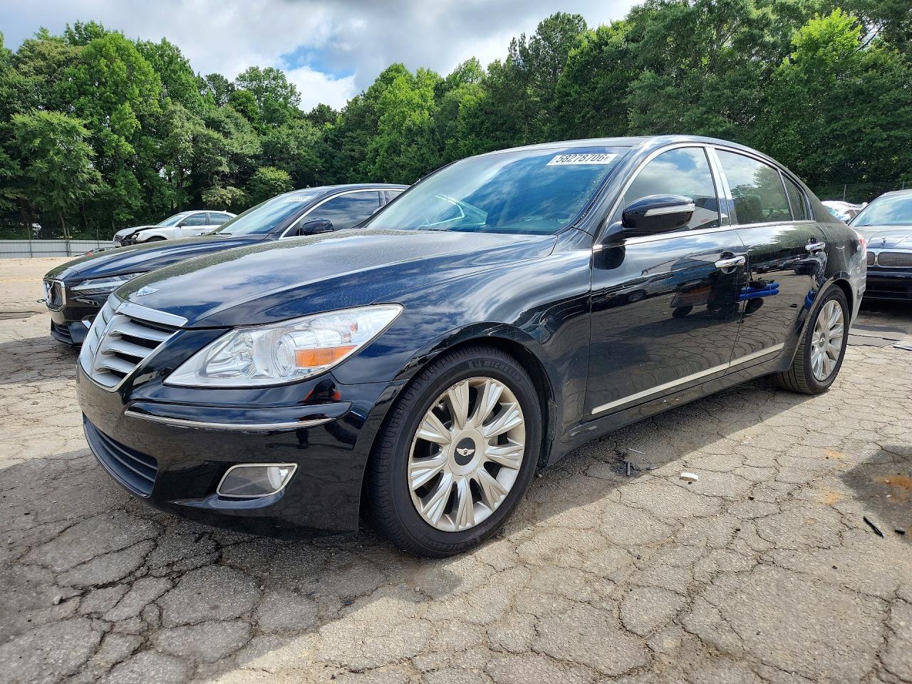 2011 Hyundai Genesis, VIN KMHGC4DE8BU145958 — Side