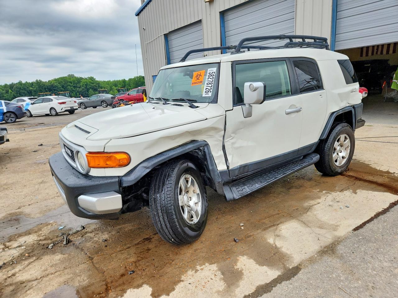 2010 Toyota FJ Cruiser, VIN JTEBU4BF8AK080235 — Side