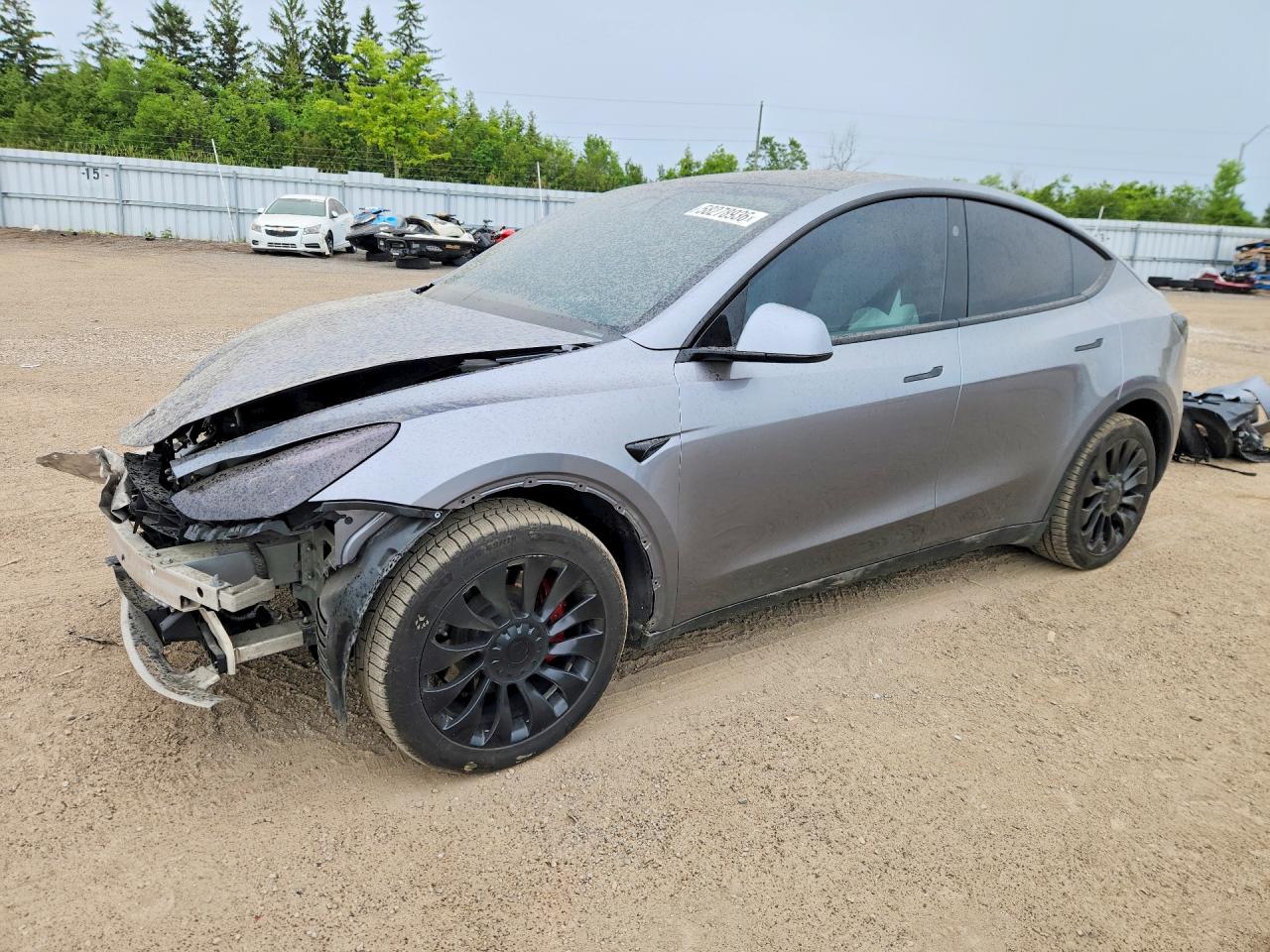 2024 Tesla Model Y Long Range, VIN 7SAYGDEE4RF213397 — Front end