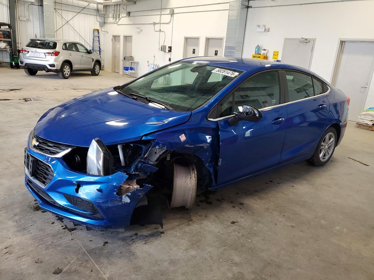 2018 Chevrolet Cruze LT, VIN 1G1BE5SMXJ7122826 — Перед