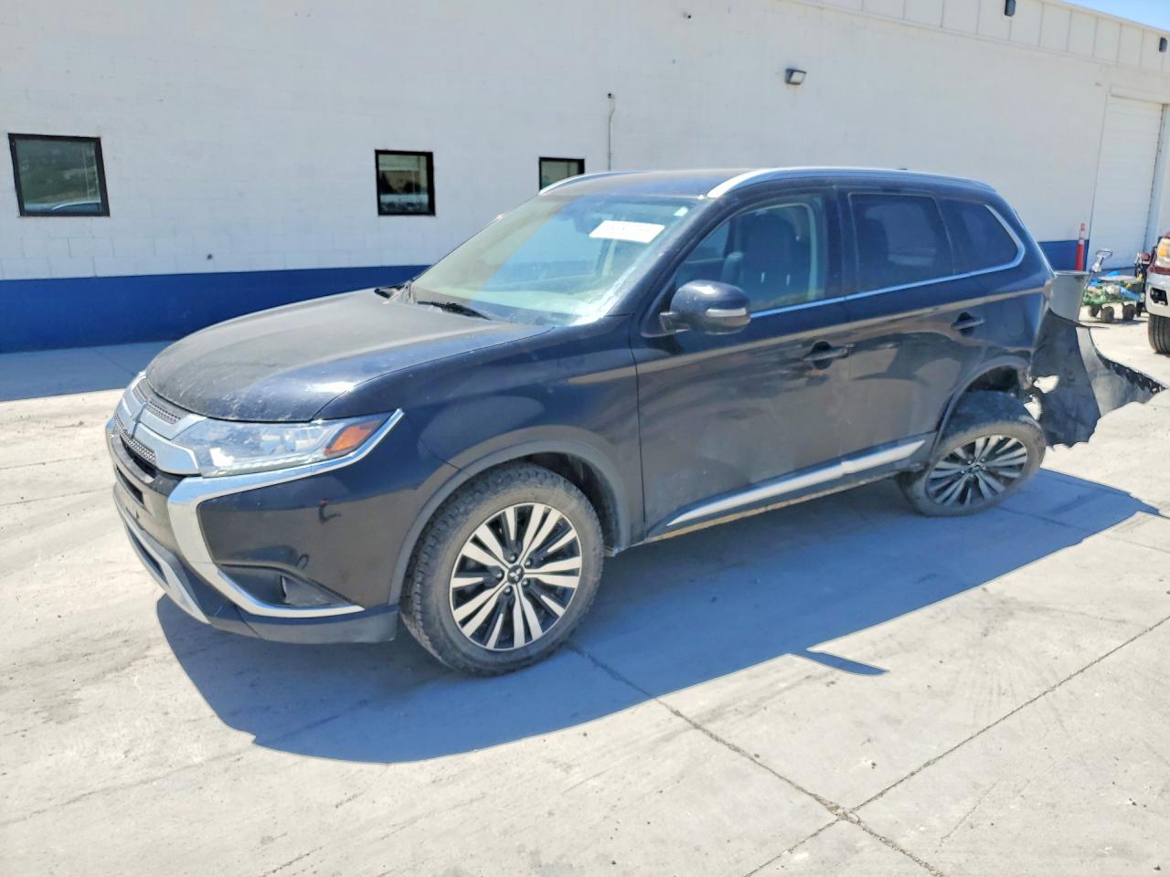 2019 Mitsubishi Outlander ES, VIN JA4AZ3A37KZ024020 — Rear end