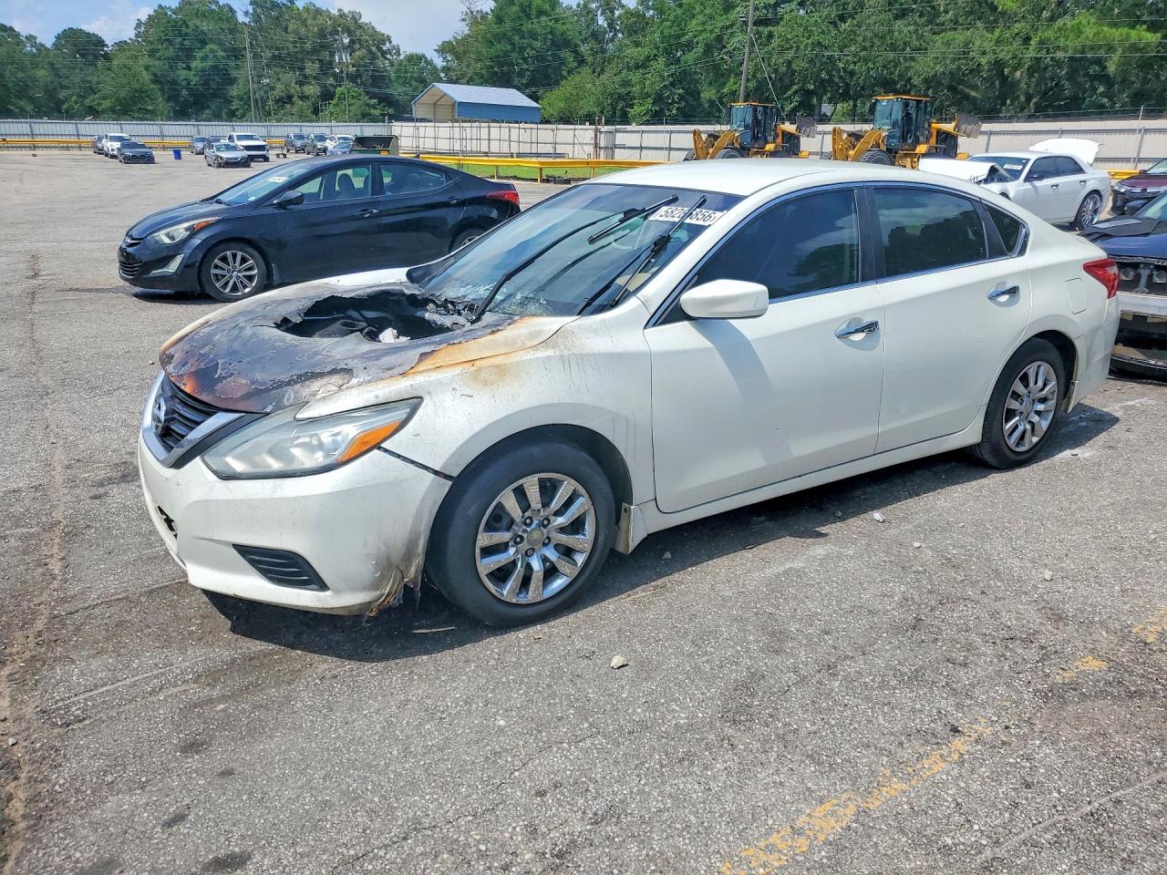 2016 Nissan Altima SV, VIN 1N4AL3AP0GC226322 — Engine fire