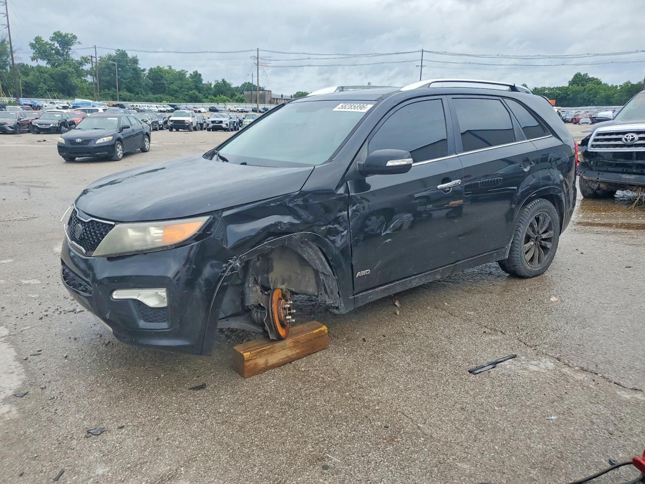 2011 Kia Sorento SX, VIN 5XYKWDA21BG098953 — Front end