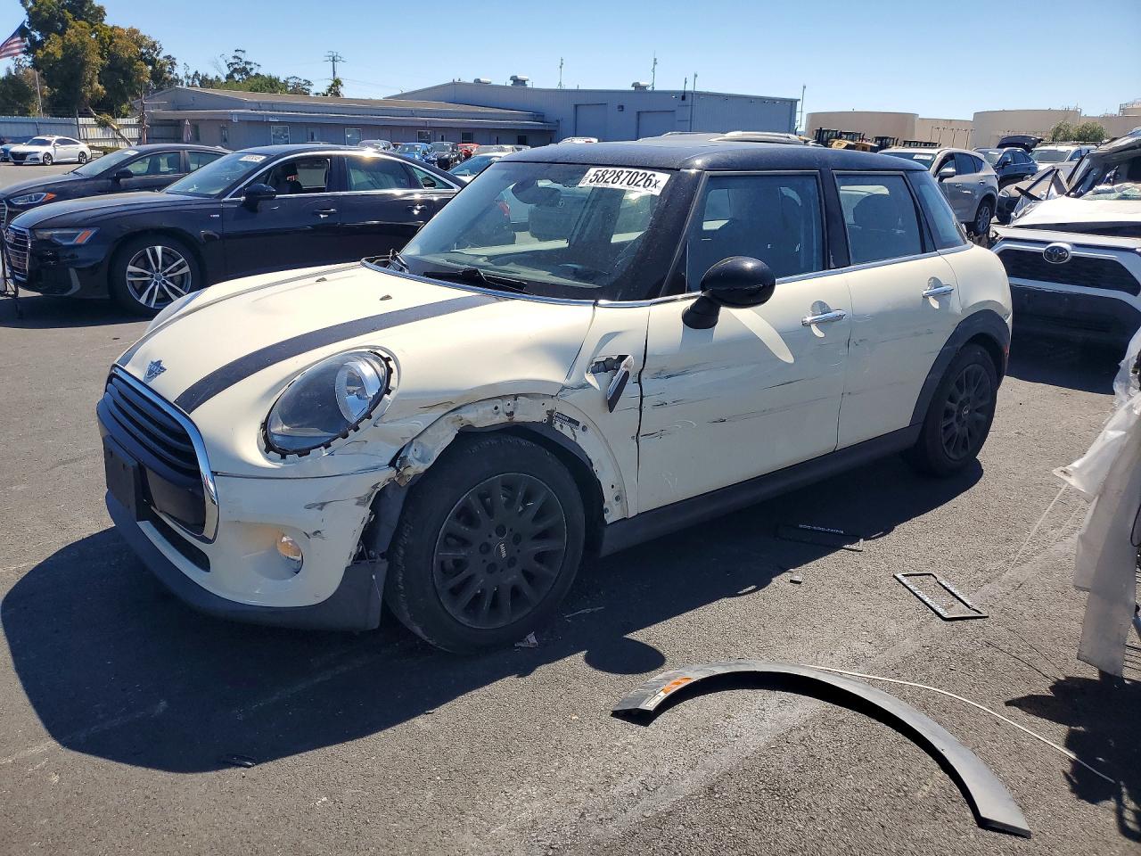 2019 MINI Hardtop 4 Door Cooper, VIN WMWXU1C52K2H74306 — Front end