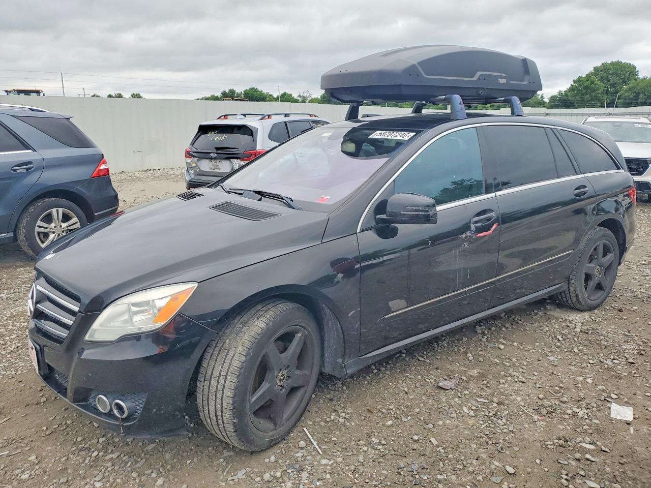 2011 Mercedes-Benz R 350, VIN 4JGCB6FE1BA128737 — Front end