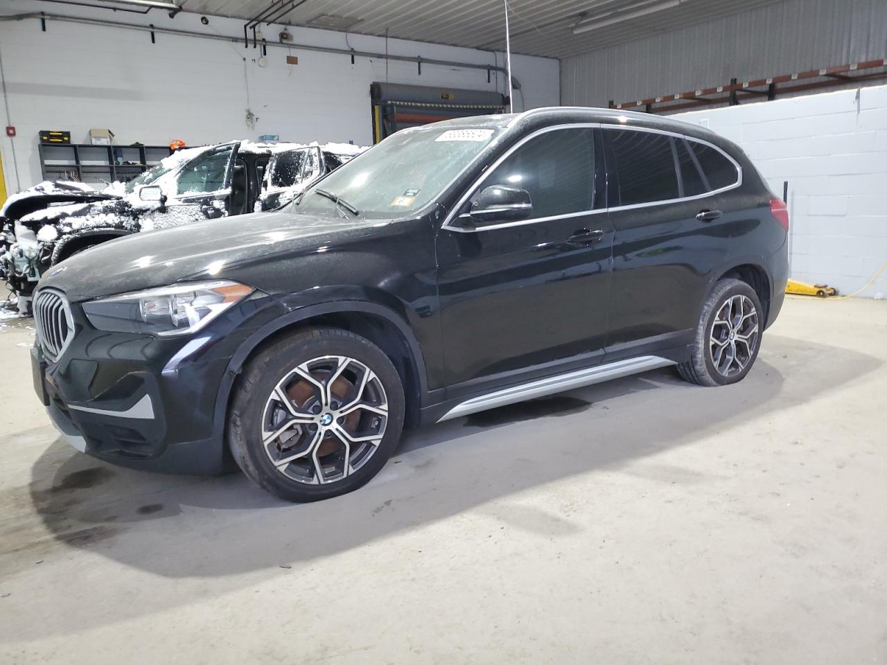 2021 BMW X1 xDrive28i, VIN WBXJG9C03M5S61442 — Пожар в салоне