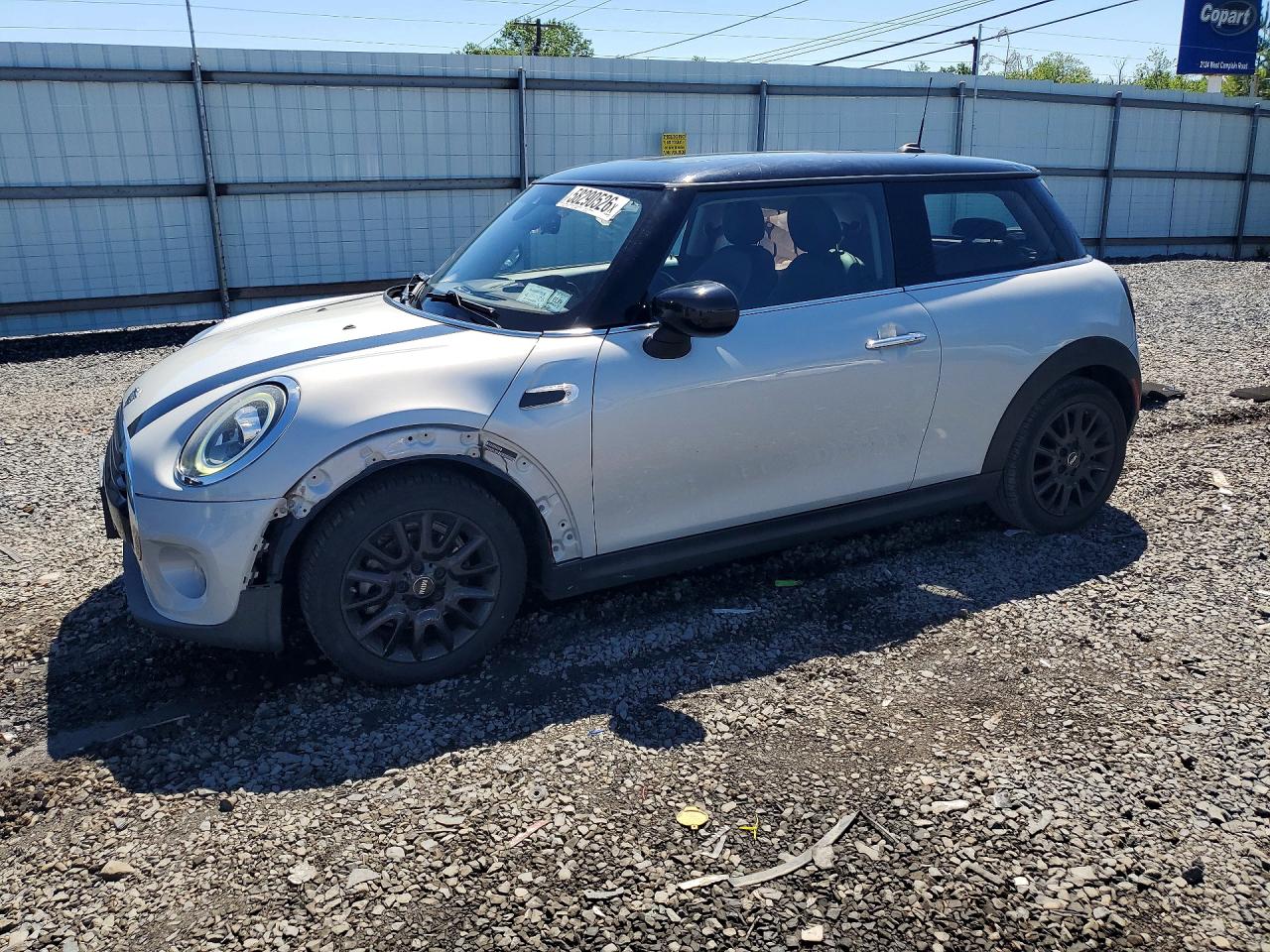 2020 MINI Hardtop Cooper, VIN WMWXR3C04L2L38105 — Бок