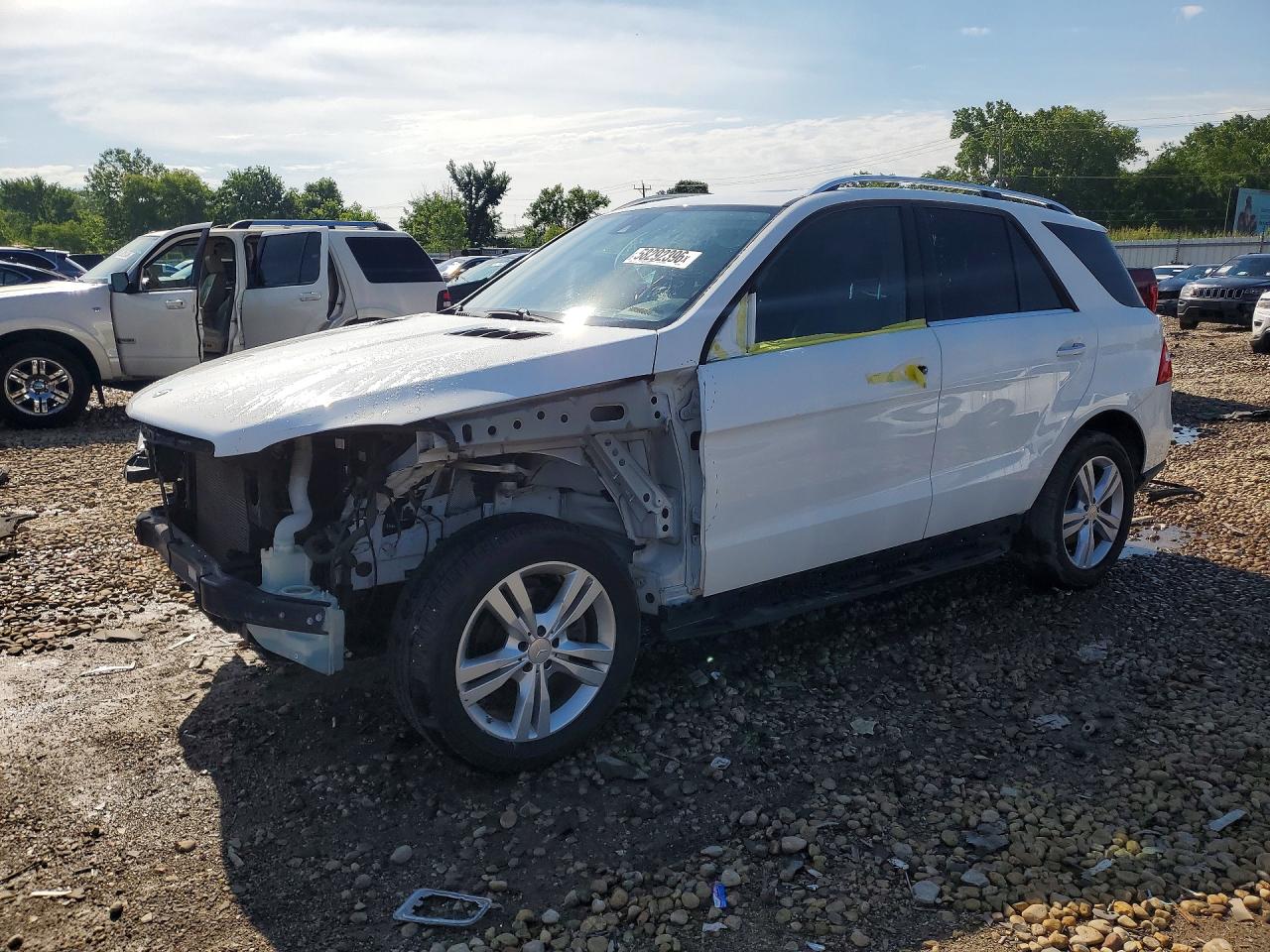 2015 Mercedes-Benz M 350, VIN 4JGDA5HB8FA584356 — Front end