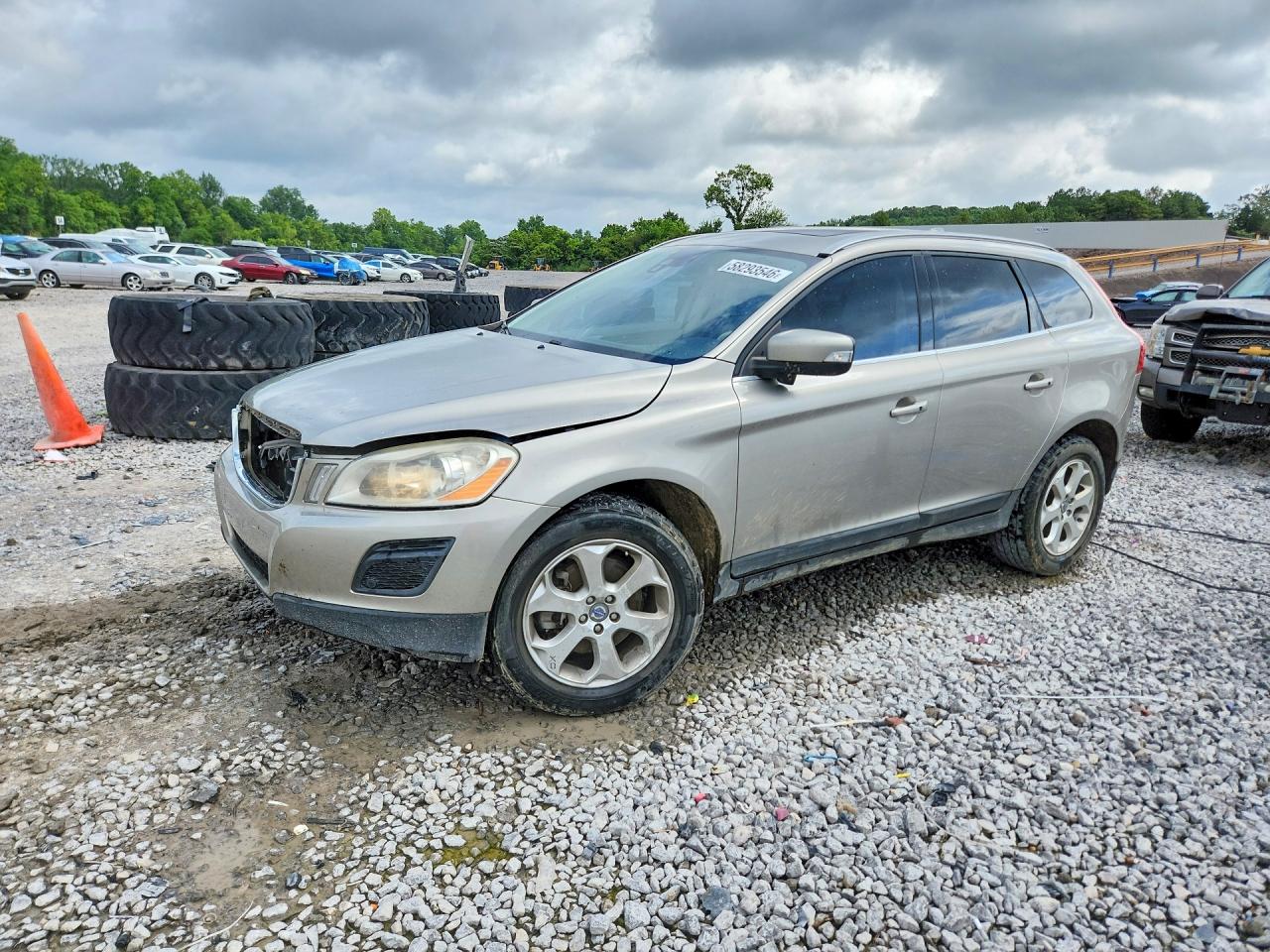 2011 Volvo XC60 3.2L, VIN YV4952DL7B2206249 — Front end