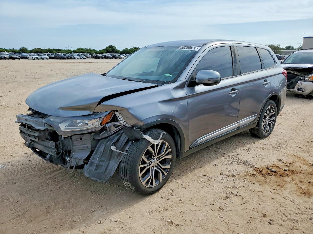 2018 Mitsubishi Outlander SE, VIN JA4AD3A30JJ004137 — Front end