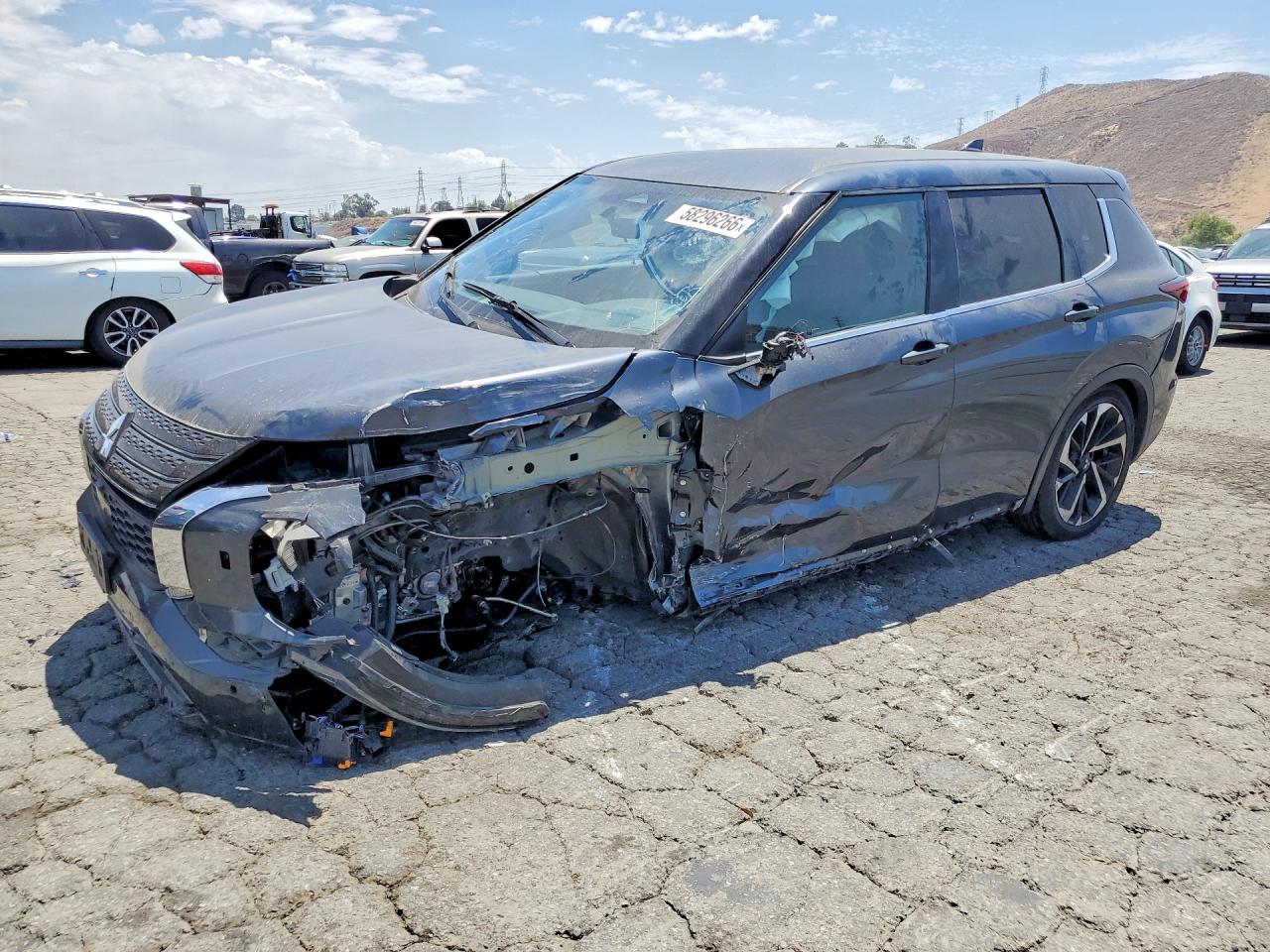 2024 Mitsubishi Outlander SE, VIN JA4J4VA8XRZ051549 — Front end
