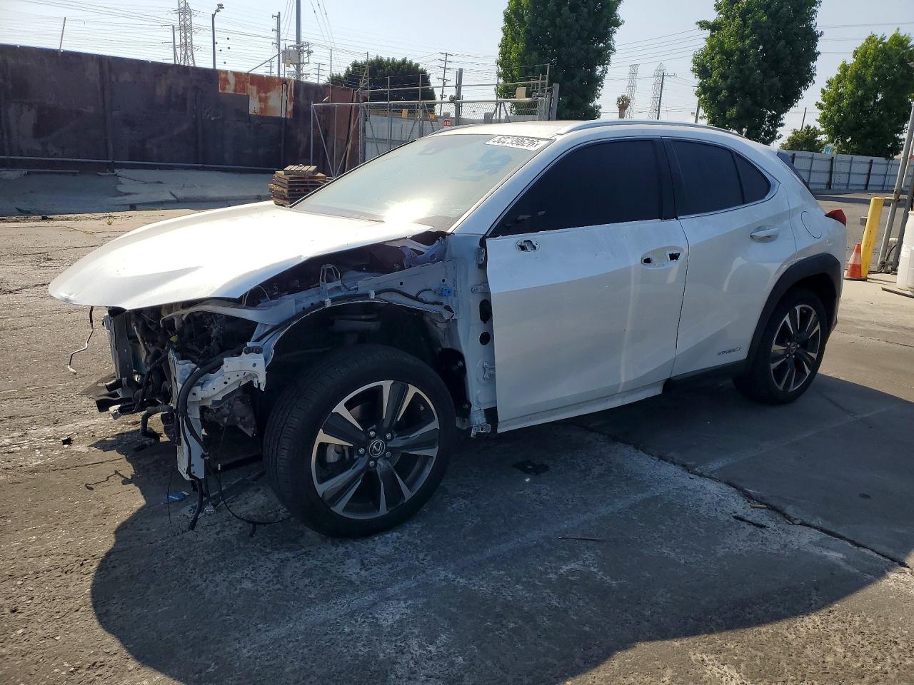 2021 Lexus UX 250h, VIN JTHX9JBH4M2050289 — Перед