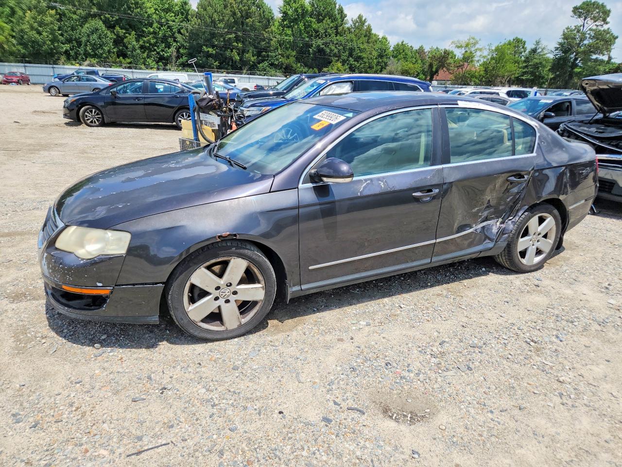 2008 Volkswagen Passat Komfort, VIN WVWAK73C58P046441 — Front end