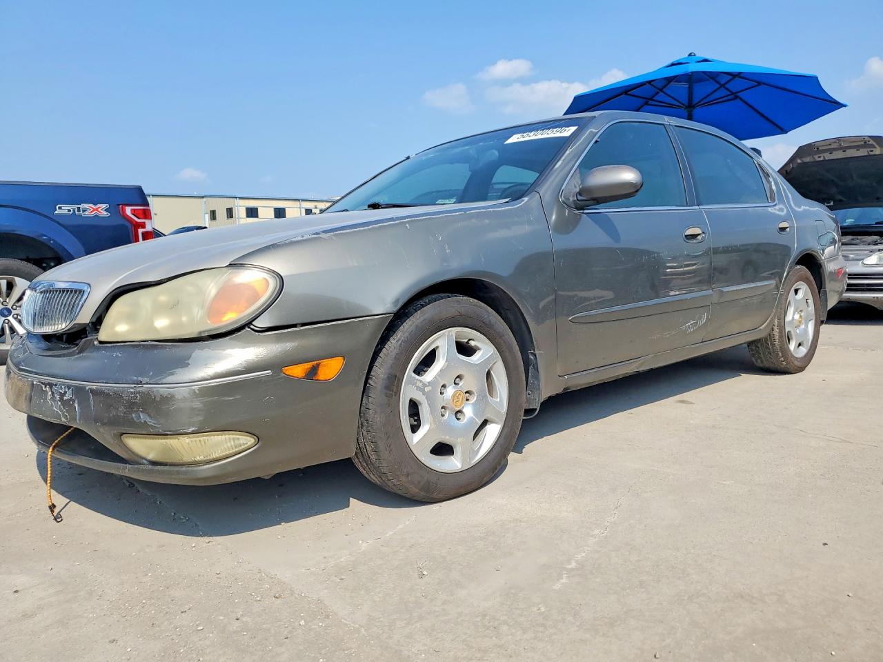 2000 Infiniti I30 Luxury, VIN JNKCA31A7YT213331 — Front end