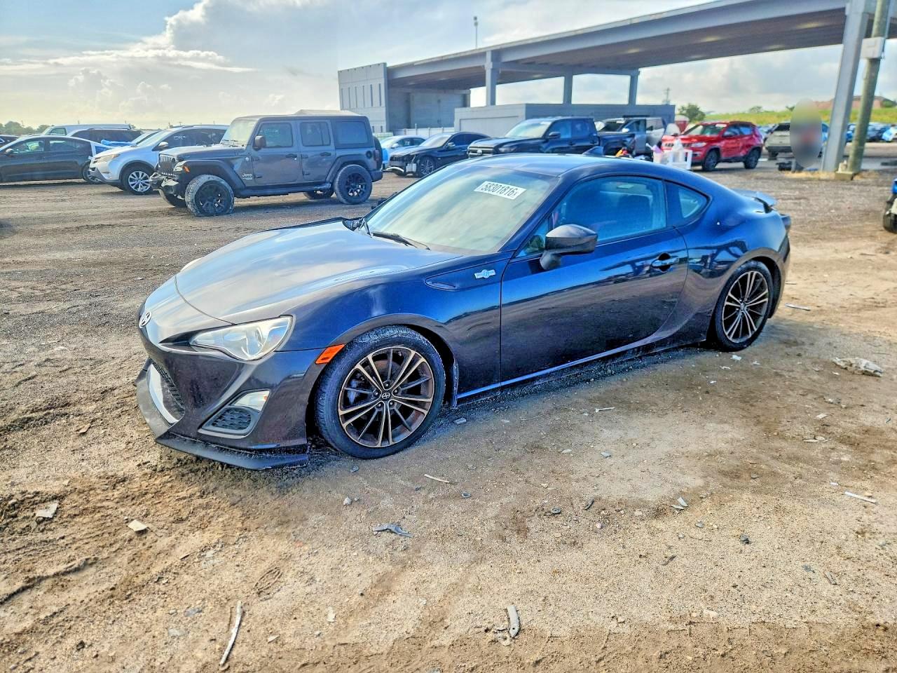 2016 Scion FR-S, VIN JF1ZNAA10G8705324 — Бок