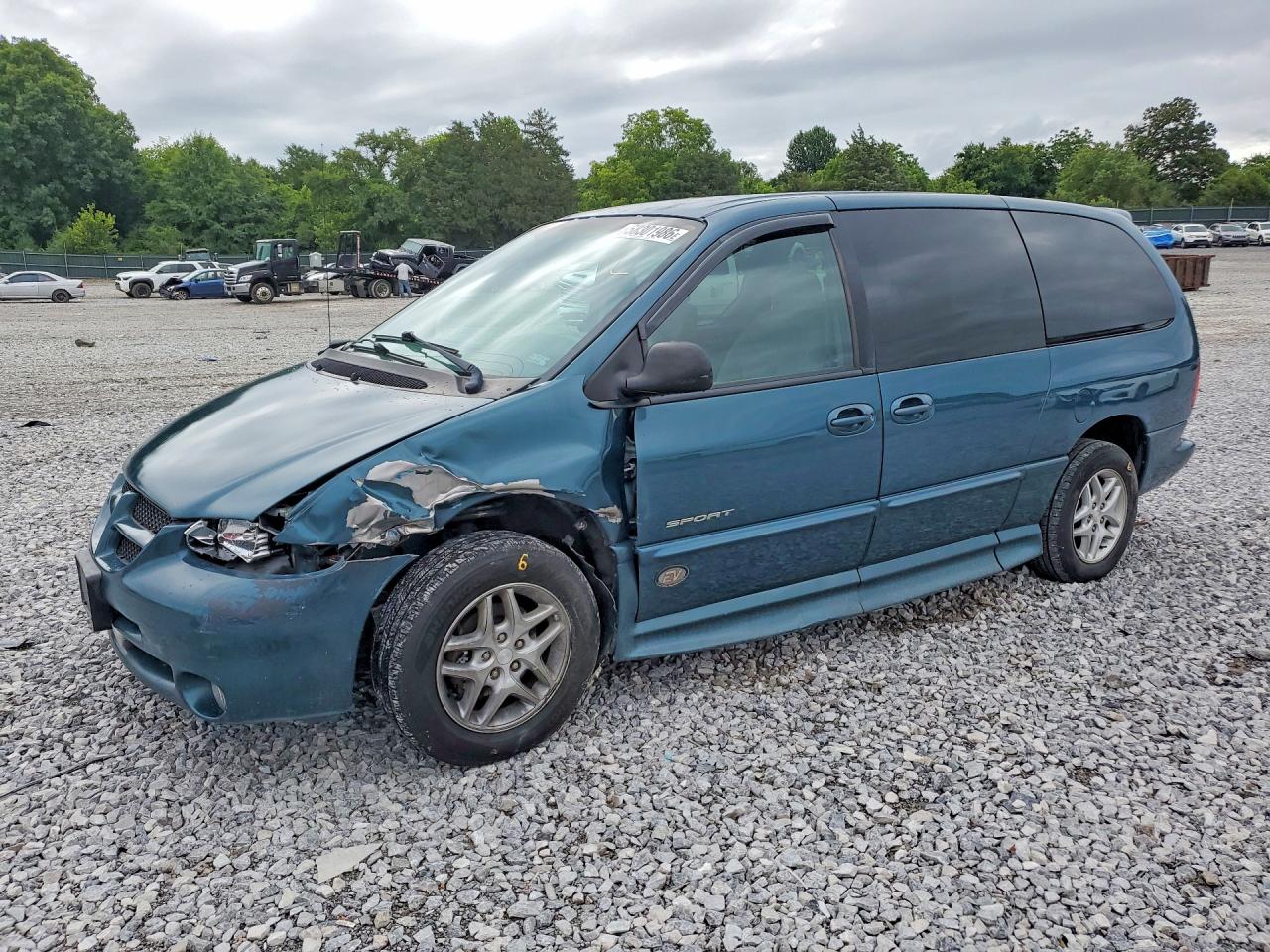 2000 Dodge Caravan SE, VIN 1B4GP44G9YB758540 — Перед
