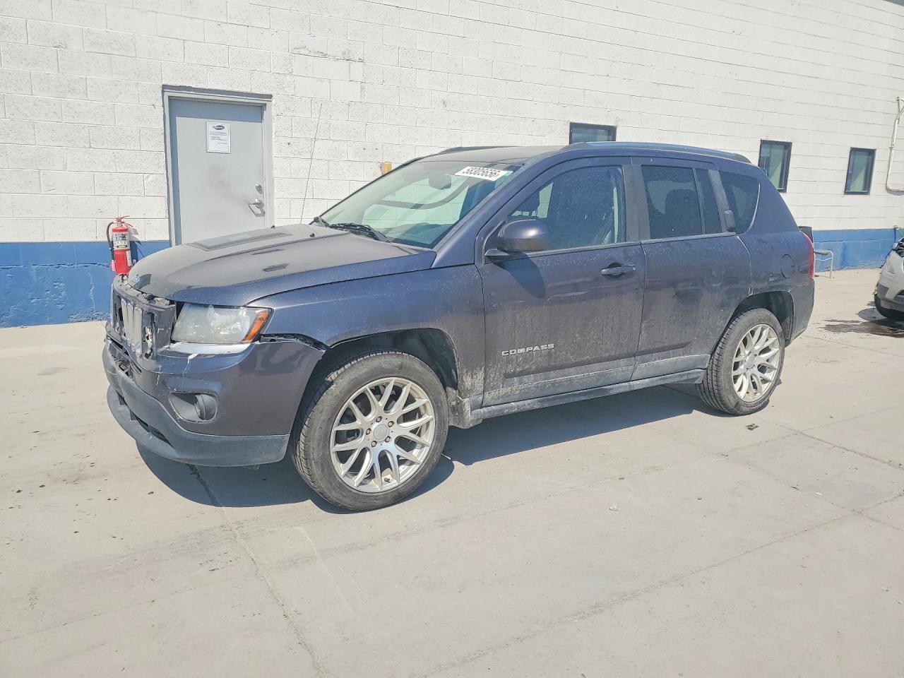 2015 Jeep Compass High Altitude, VIN 1C4NJDEB2FD427332 — Перед