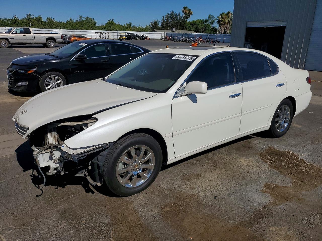 2003 Lexus ES 300, VIN JTHBF30G036002692 — Front end