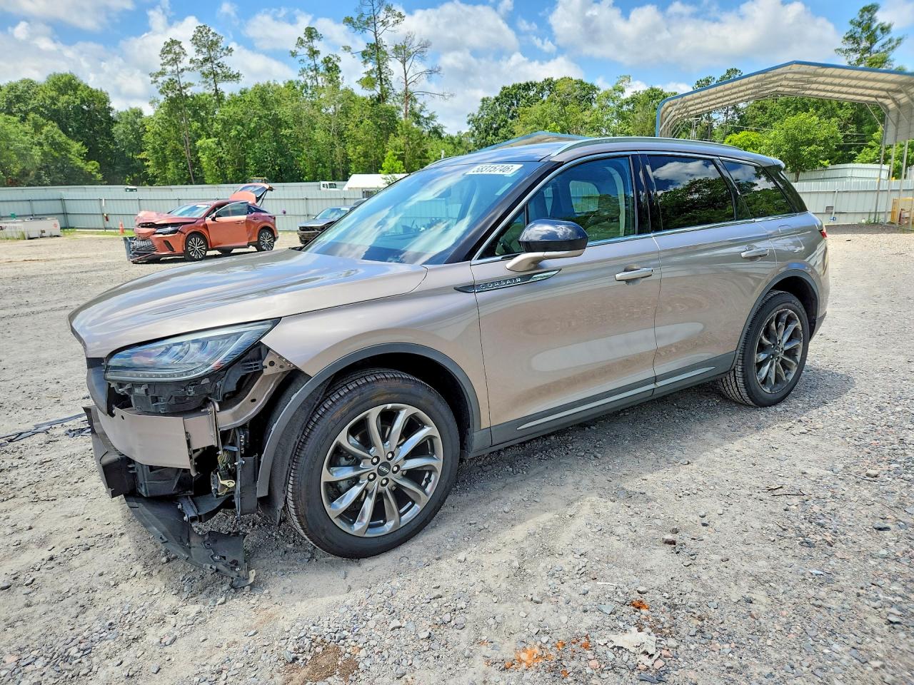 2021 Lincoln Corsair Standard, VIN 5LMCJ1C99MUL01688 — Front end